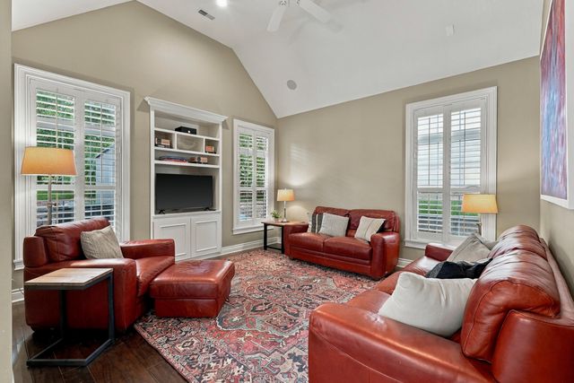 1211 SUTTON DR, Columbia, MO 65203