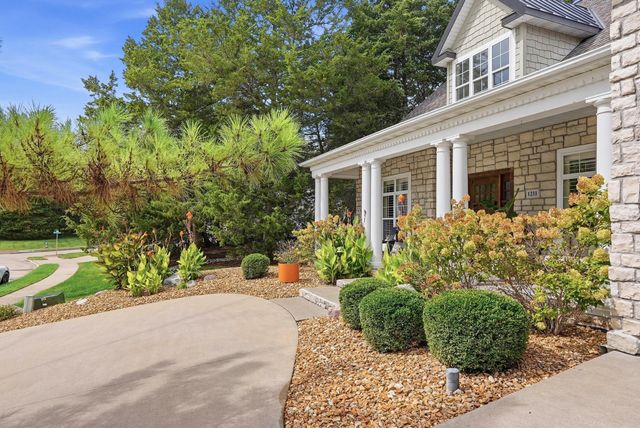 1211 SUTTON DR, Columbia, MO 65203