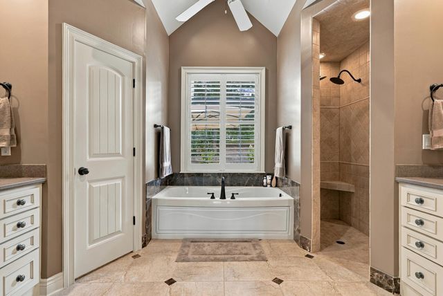 1211 SUTTON DR, Columbia, MO 65203