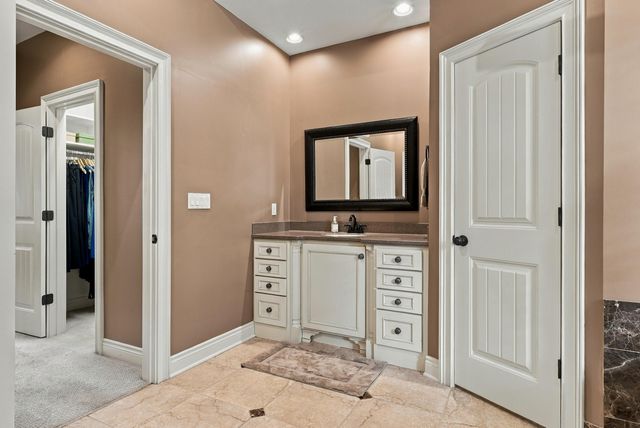 1211 SUTTON DR, Columbia, MO 65203