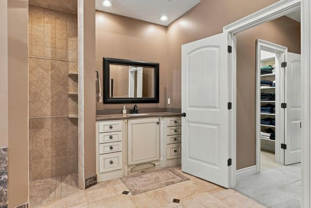 1211 SUTTON DR, Columbia, MO 65203