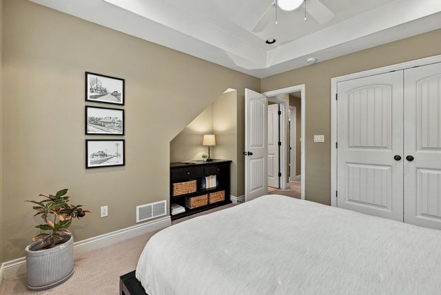 1211 SUTTON DR, Columbia, MO 65203