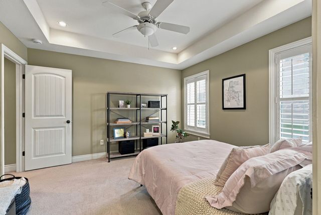 1211 SUTTON DR, Columbia, MO 65203