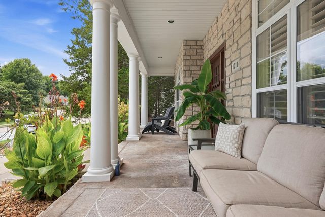 1211 SUTTON DR, Columbia, MO 65203