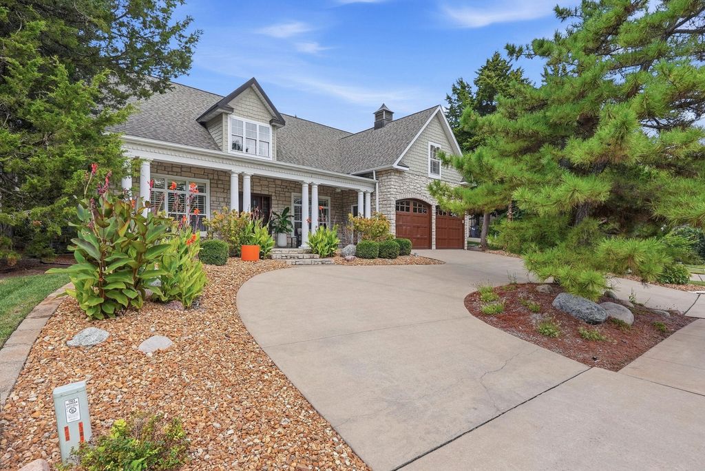1211 SUTTON DR, Columbia, MO 65203