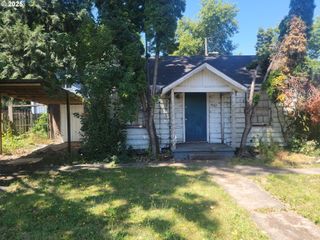 9403 Ne GERTZ Ct, Portland, OR 97211