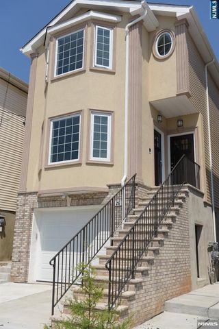 28 Davis Street, Harrison, NJ 07029