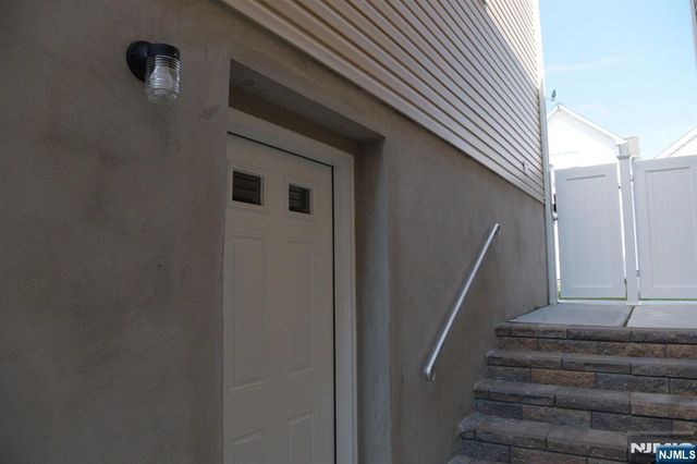 28 Davis Street, Harrison, NJ 07029