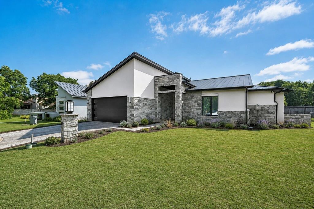 102 Menard CT, Horseshoe Bay, TX 78657