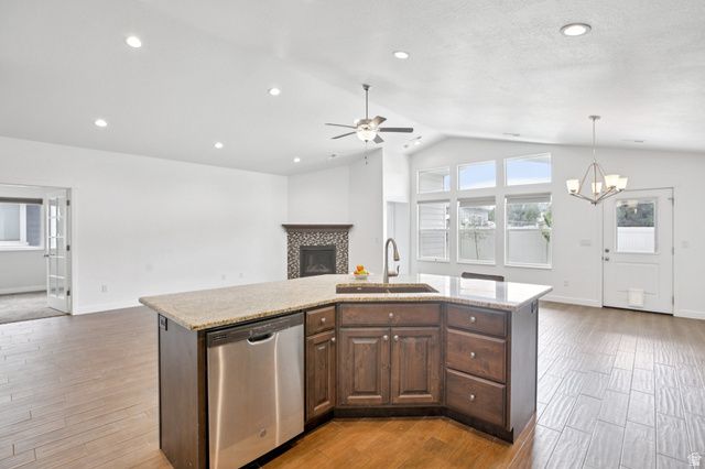 2337 W 1850 N, Clinton, UT 84015