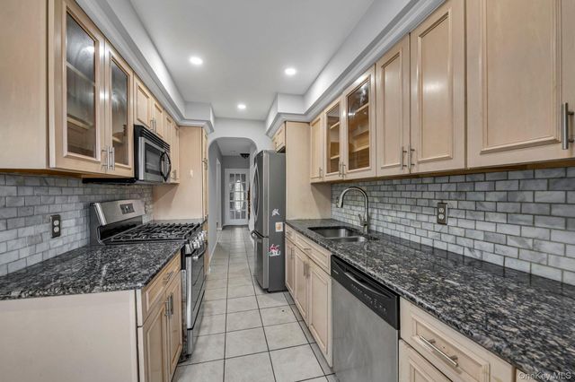 1287 Pelham Parkway N, Bronx, NY 10469
