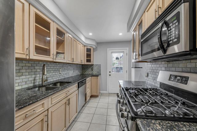 1287 Pelham Parkway N, Bronx, NY 10469