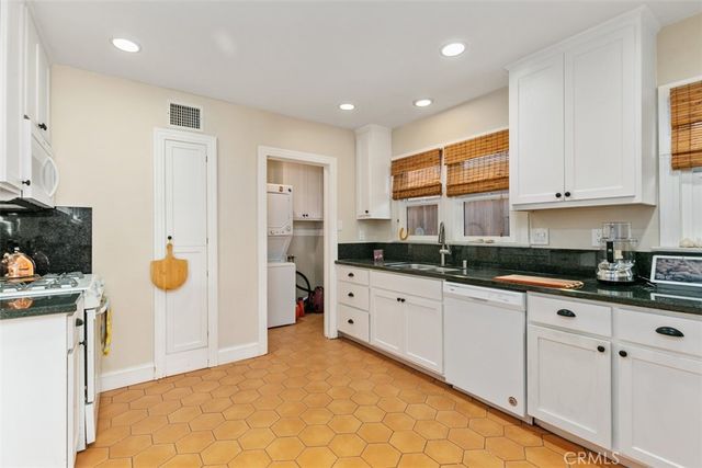 728 Belmont Avenue, Long Beach, CA 90804