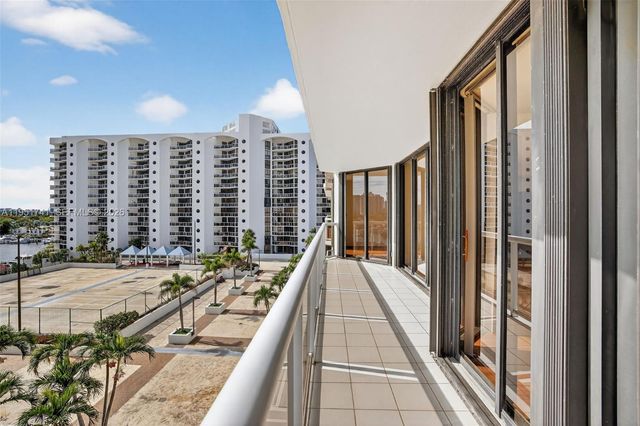 3640 Yacht Club Drive 708, Aventura, FL 33180
