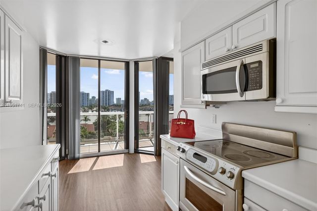 3640 Yacht Club Drive 708, Aventura, FL 33180
