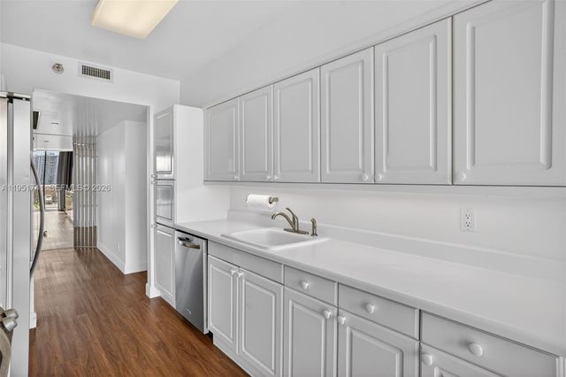 3640 Yacht Club Drive 708, Aventura, FL 33180