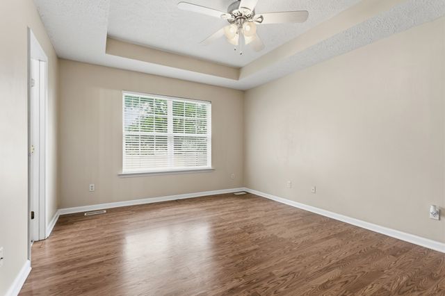 1909 Fieldstone Dr, Columbia, TN 38401