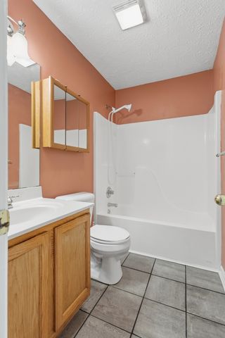 1909 Fieldstone Dr, Columbia, TN 38401