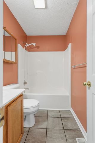 1909 Fieldstone Dr, Columbia, TN 38401
