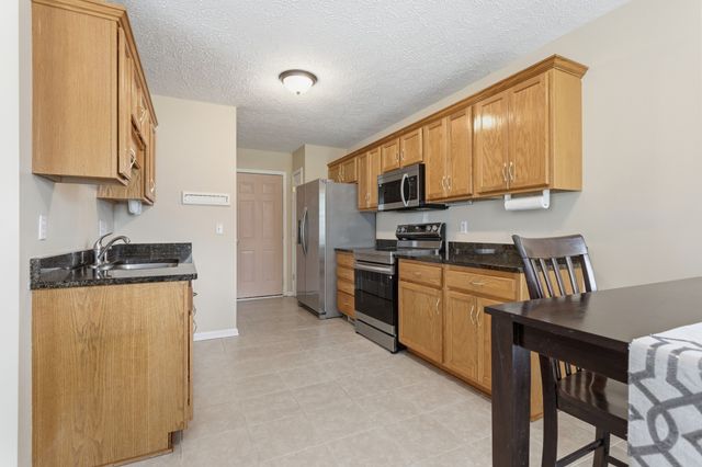 1909 Fieldstone Dr, Columbia, TN 38401