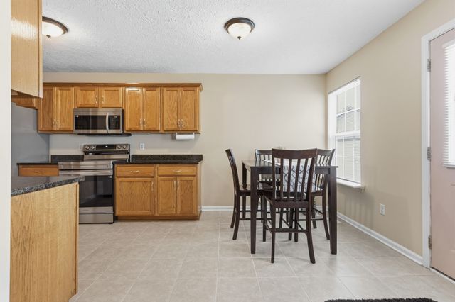 1909 Fieldstone Dr, Columbia, TN 38401