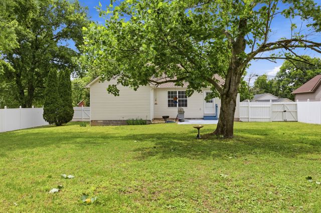 1909 Fieldstone Dr, Columbia, TN 38401