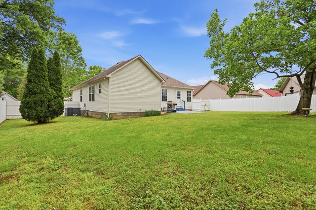 1909 Fieldstone Dr, Columbia, TN 38401