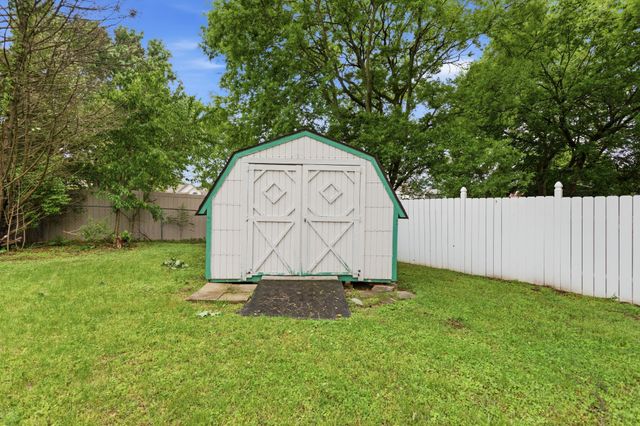 1909 Fieldstone Dr, Columbia, TN 38401