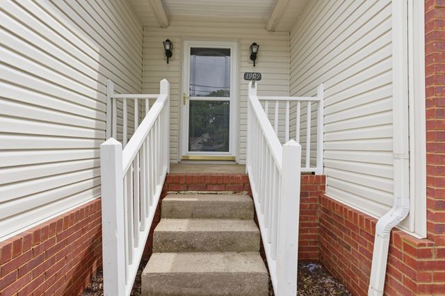 1909 Fieldstone Dr, Columbia, TN 38401