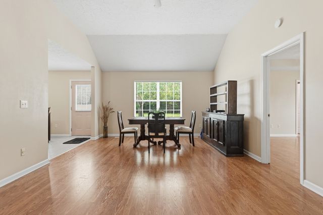 1909 Fieldstone Dr, Columbia, TN 38401