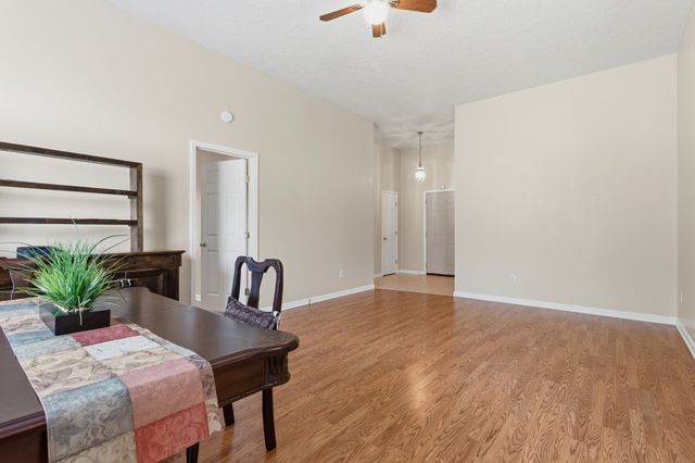1909 Fieldstone Dr, Columbia, TN 38401