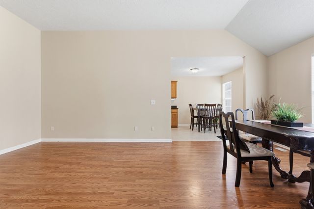 1909 Fieldstone Dr, Columbia, TN 38401