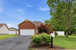 1909 Fieldstone Dr, Columbia, TN 38401