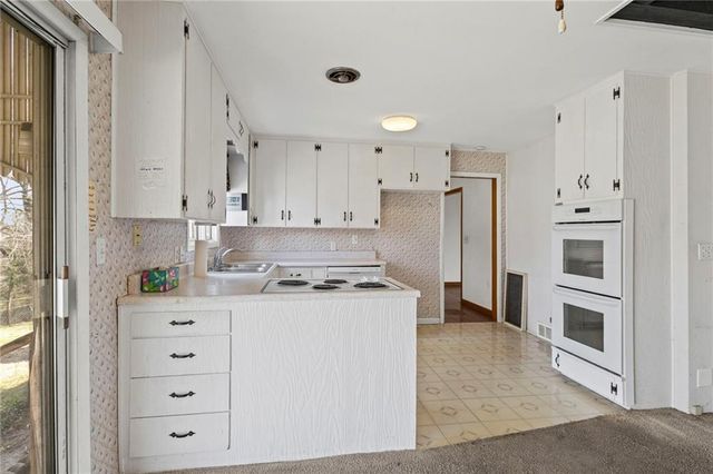 3933 NE Indianola Drive, Kansas City, MO 64116