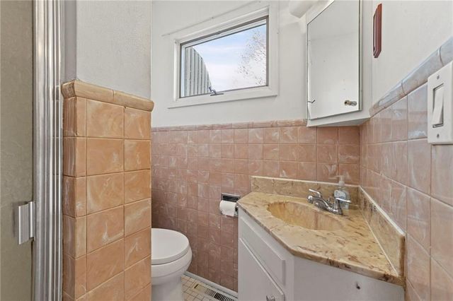 3933 NE Indianola Drive, Kansas City, MO 64116