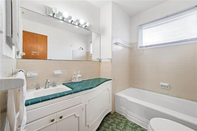 3933 NE Indianola Drive, Kansas City, MO 64116