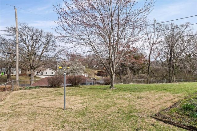 3933 NE Indianola Drive, Kansas City, MO 64116