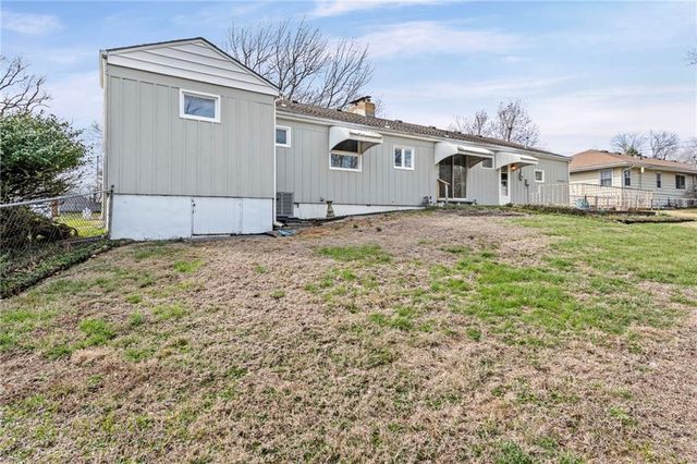 3933 NE Indianola Drive, Kansas City, MO 64116