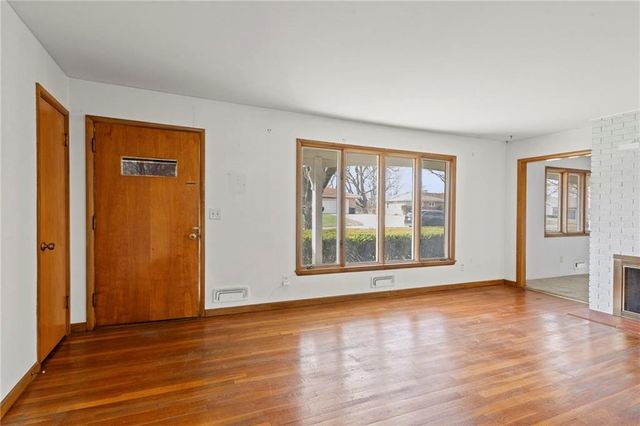 3933 NE Indianola Drive, Kansas City, MO 64116