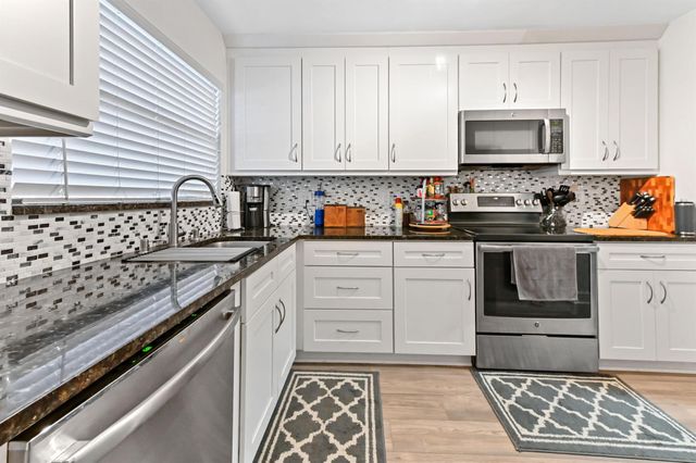 1230 SE Parkview Place D2, Stuart, FL 34994