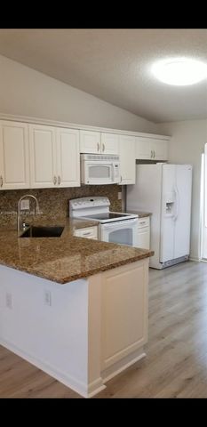 7730 W 34th Lane 14202, Hialeah, FL 33018
