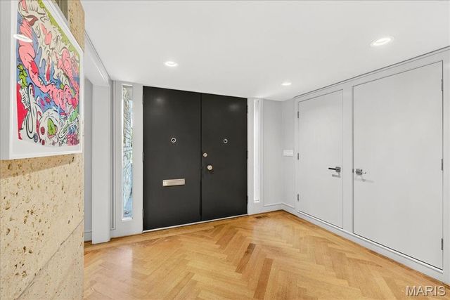 12 E Brentmoor Park, Clayton, MO 63105