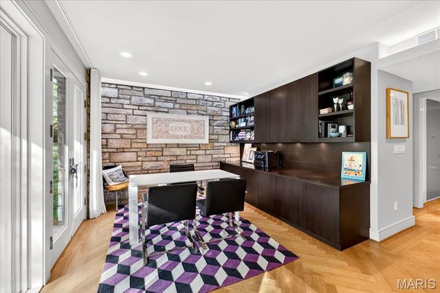 12 E Brentmoor Park, Clayton, MO 63105