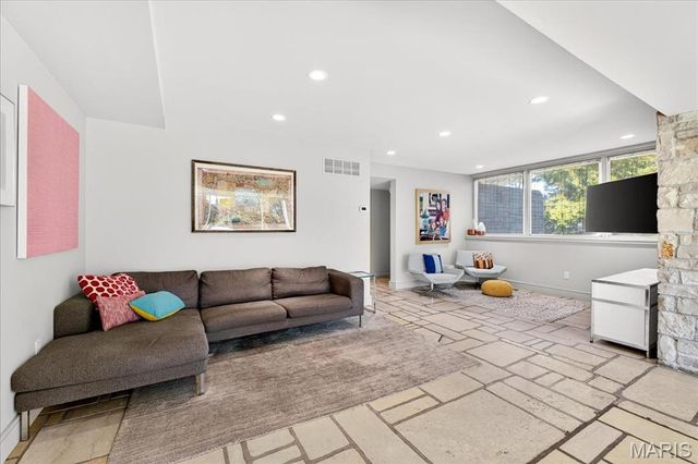 12 E Brentmoor Park, Clayton, MO 63105