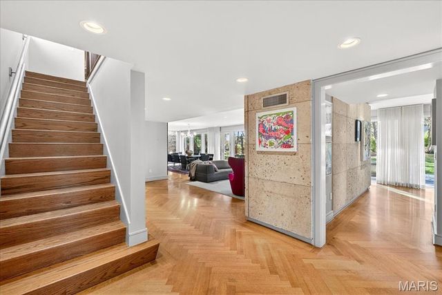 12 E Brentmoor Park, Clayton, MO 63105