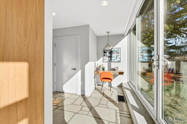 12 E Brentmoor Park, Clayton, MO 63105