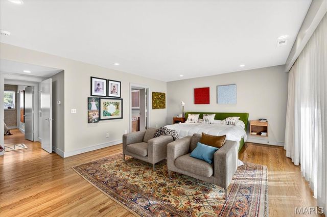 12 E Brentmoor Park, Clayton, MO 63105