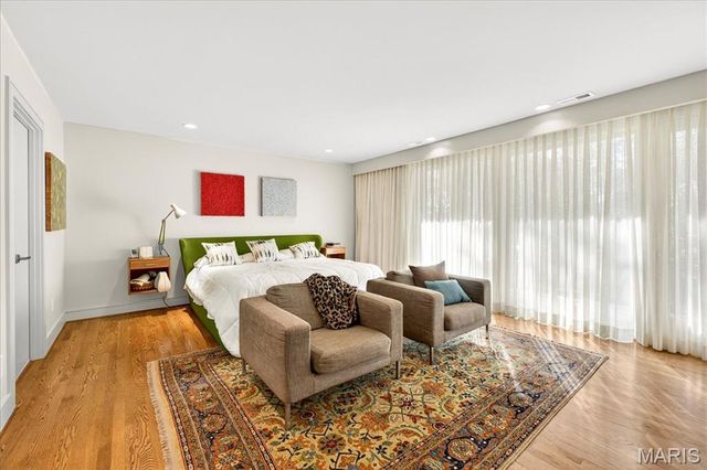 12 E Brentmoor Park, Clayton, MO 63105