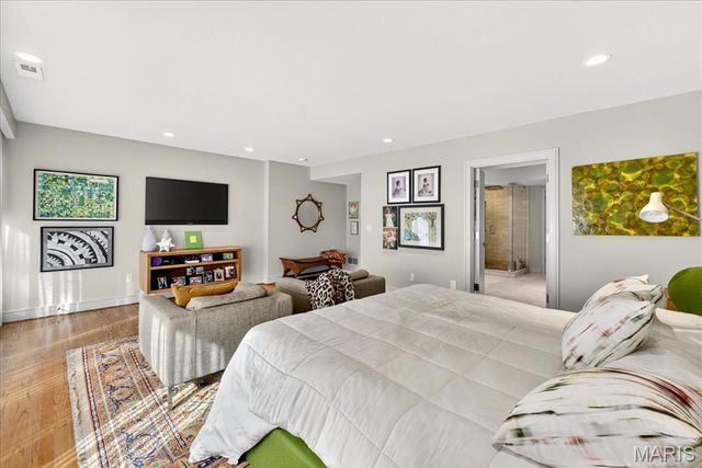 12 E Brentmoor Park, Clayton, MO 63105