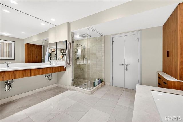 12 E Brentmoor Park, Clayton, MO 63105